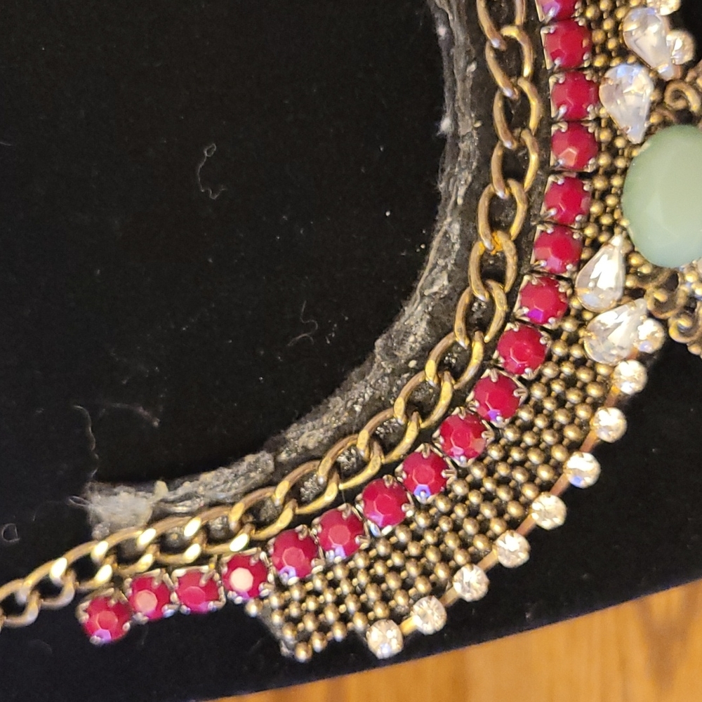 Costume Jewelry Necklace - Picture 3 of 8